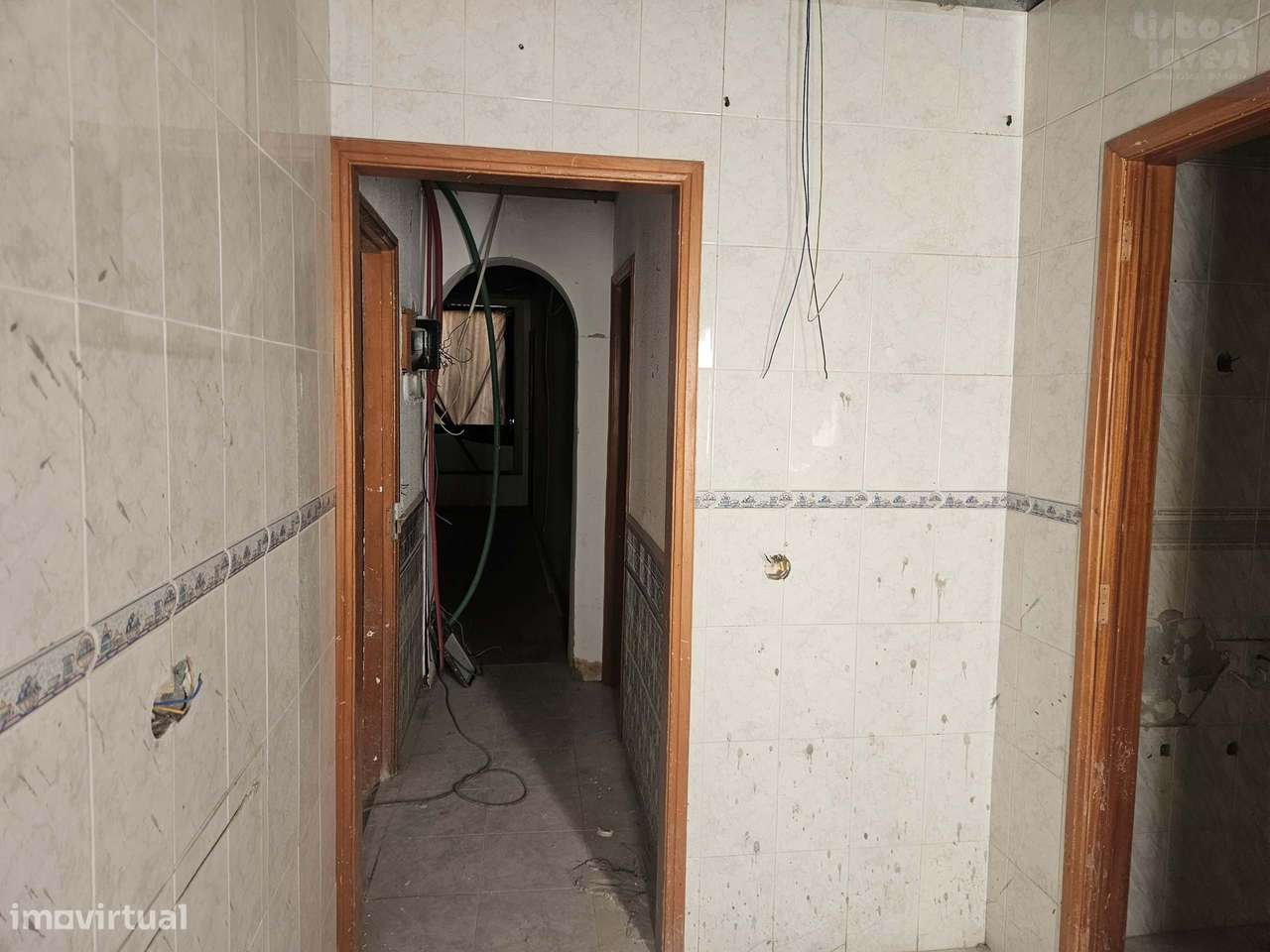 Vendo T2 para remodelação em predio totalmente remodelado-21