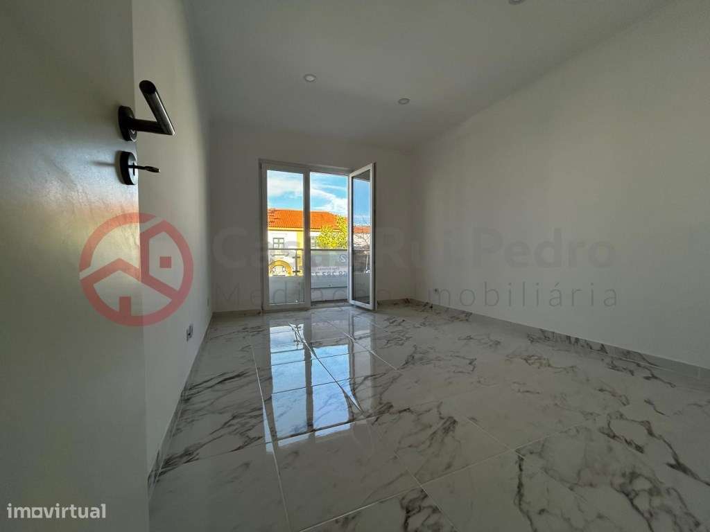 Apartamento T1+1 remodelado, na Cova da Piedade, Almada - Grande imagem: 5/15
