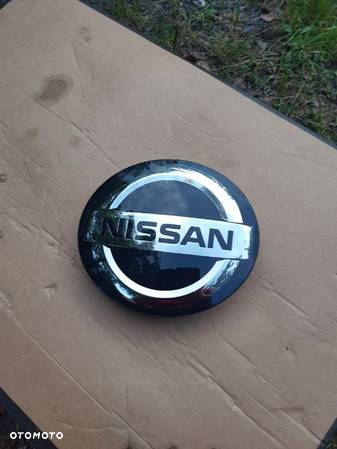 Emblemat Znaczek Logo Nissan Qashqai II Lift 62890-HV20A 62889-6CA0A Nissan Altima Maxima logo - 1