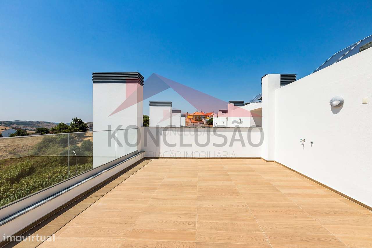 *Moradia T5 em Banda com Vista Panorâmica em Localização Privilegiada* - Grande imagem: 4/38