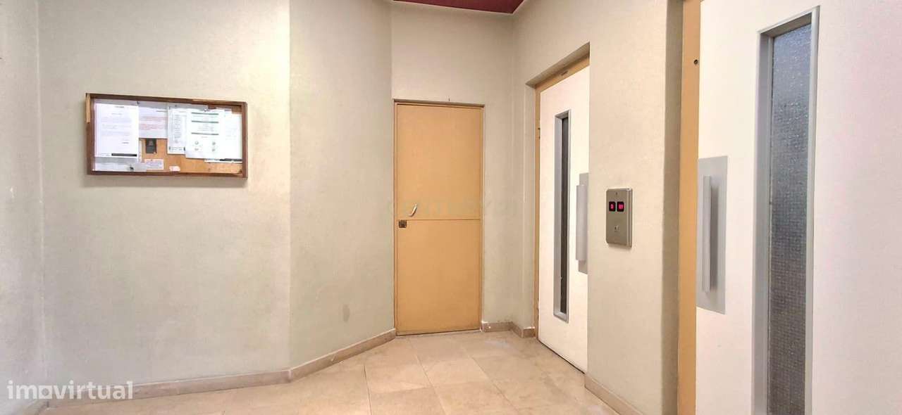 Apartamento T3 na Rua Tomás Alcaide-26