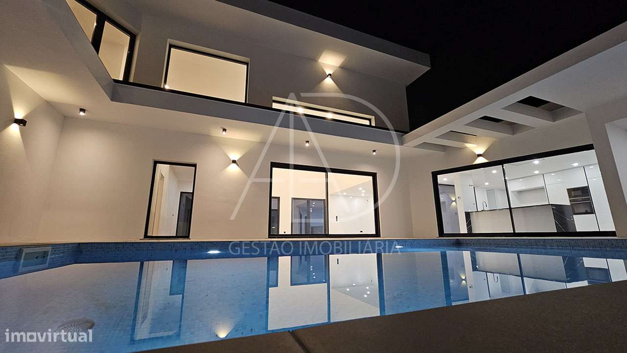 Moradia, 367 m², Corroios-25