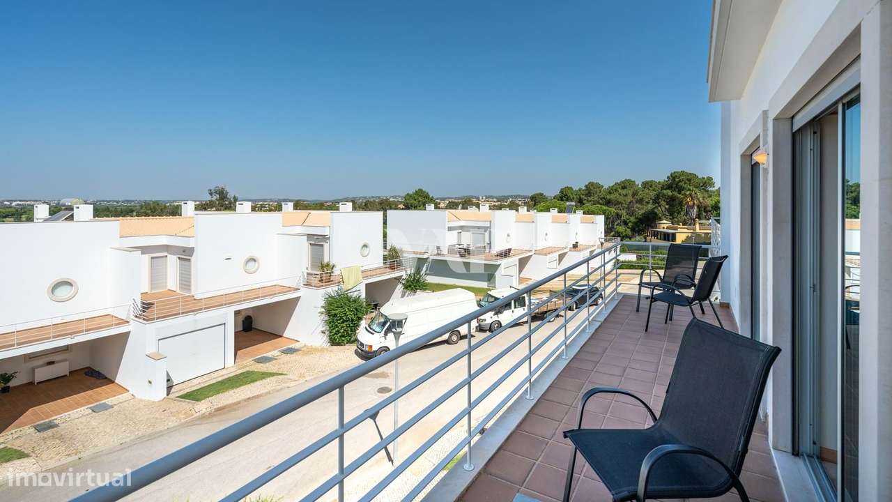 Moradia V3+2 em Condomínio Fechado com Vista Mar em Vilamoura-14