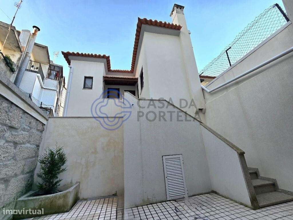 Moradia Bi Familiar, com entradas independentes em Paranhos Porto - Grande imagem: 2/39