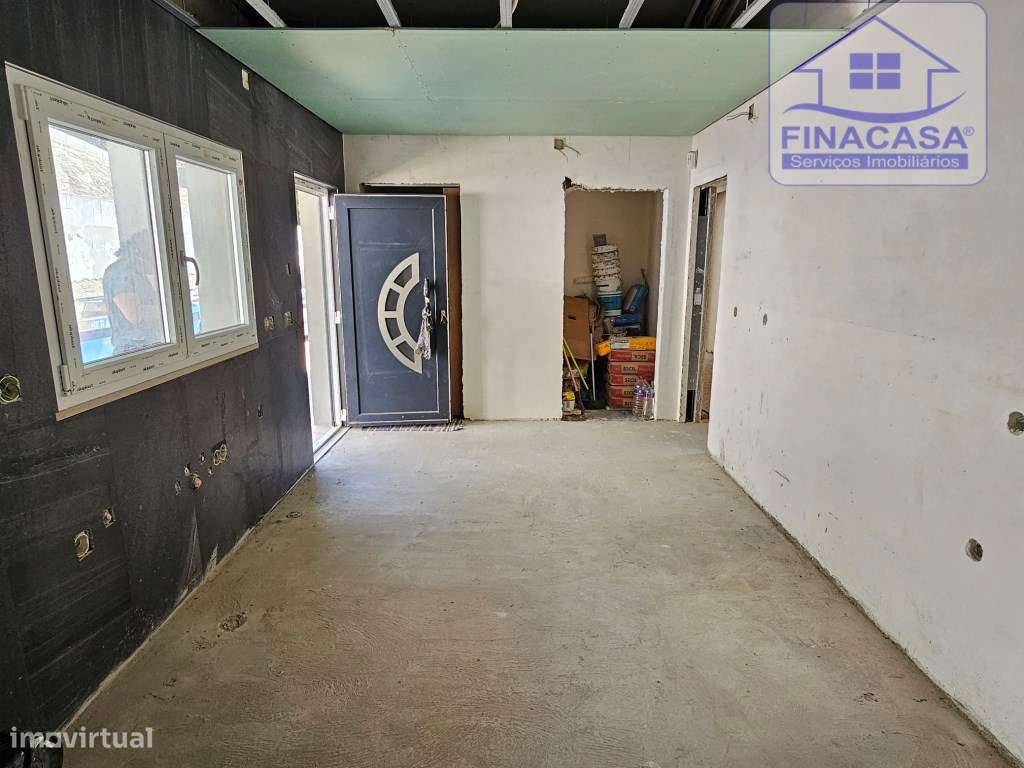 Moradia Isolada em fase de renovação/ remodelação com piscina e jar...-52