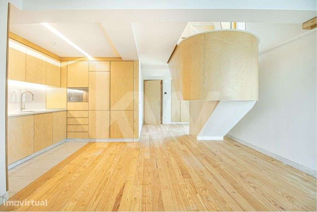 Apartamento T1 Duplex com varanda Privativa e vista desafogada para o - Grande imagem: 2/19