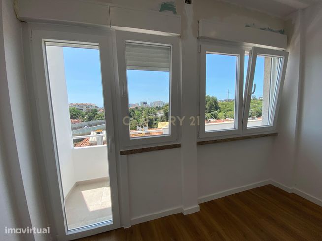 T2 com 90m² | Totalmente Remodelado com Acabamentos de Luxo – Sacavém-21