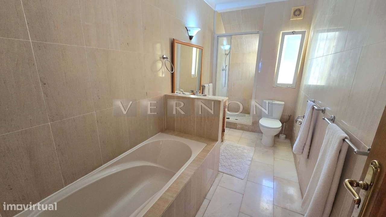 Algarve, para venda, moradia T5 primeira linha do mar com piscina aque-22