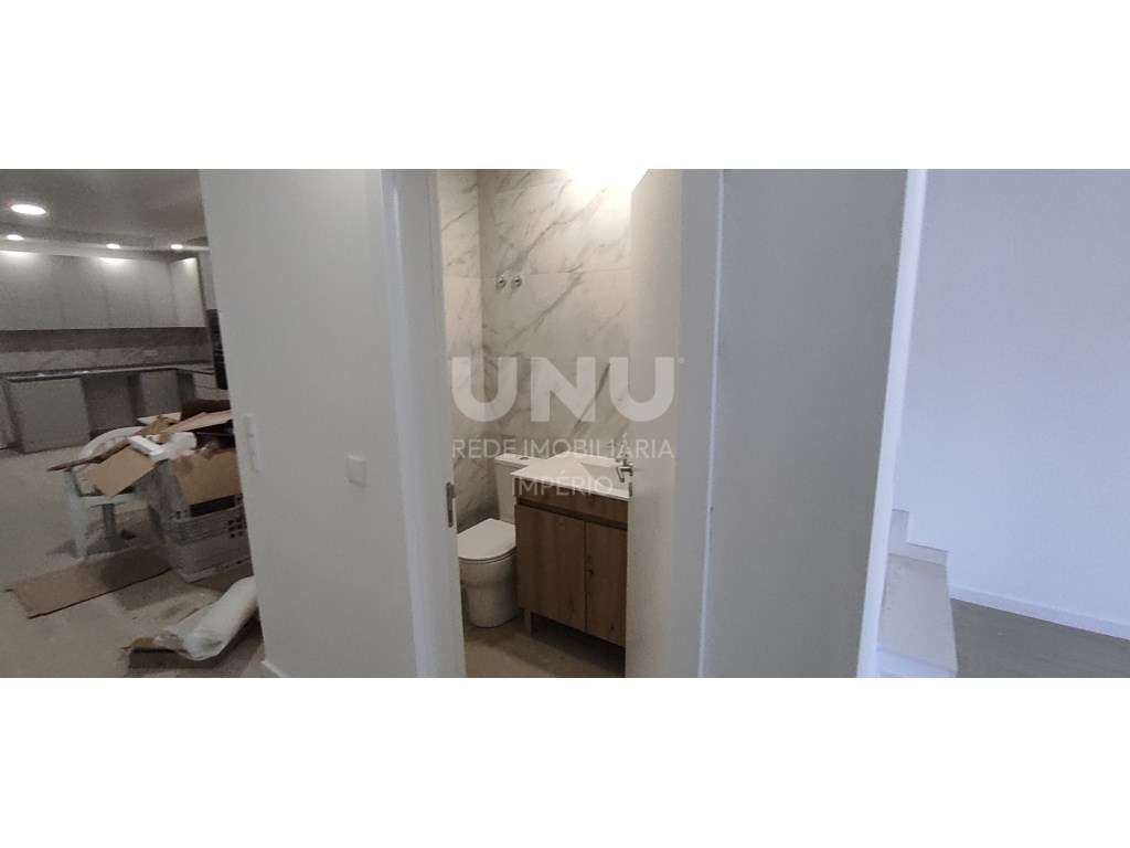 MORADIA PREMIUM TRIPLEX 5 ASSOALHADAS em Fernão Ferro 3 WC-32