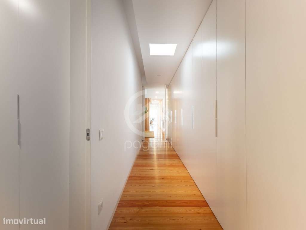 Moradia Contemporânea | 1.470 m² | A 1 Minuto da A4-31