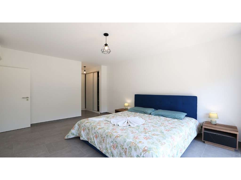 Moradia T4 Contemporânea com Piscina, Jardim e Excelente Localizaçã...-36