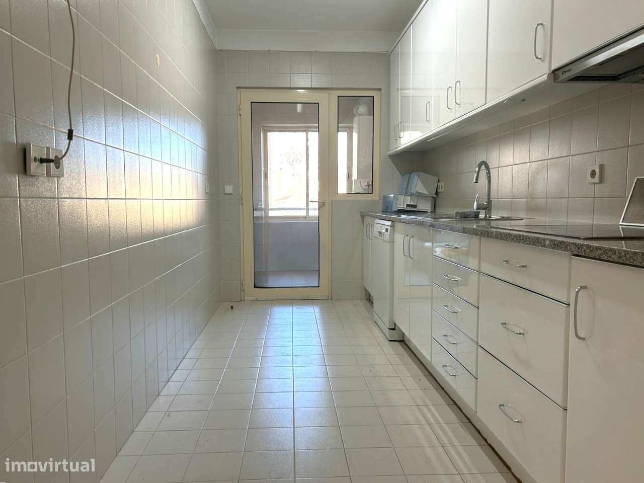 Apartamento T3 com Varanda junto à Praça do Império – Foz do Douro-9