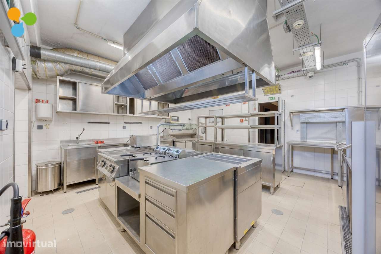 Restaurante Equipado e Pronto a Funcionar – Oportunidade de Investimen-23