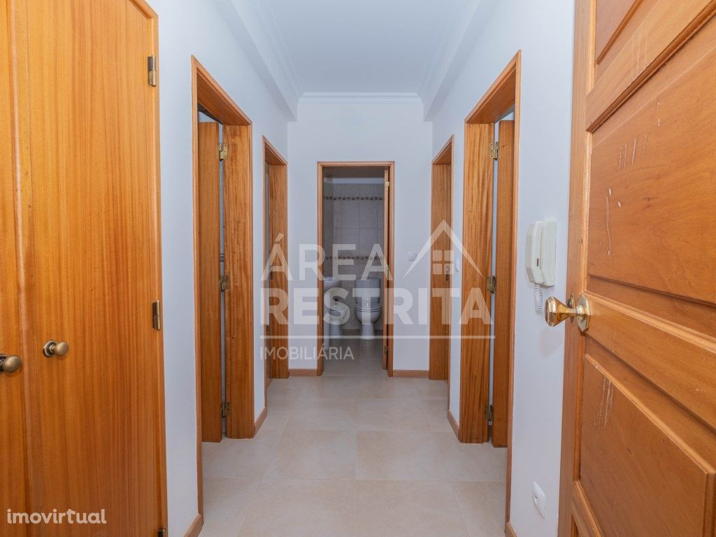 Palhais - Apartamento 3 assoalhadas renovado