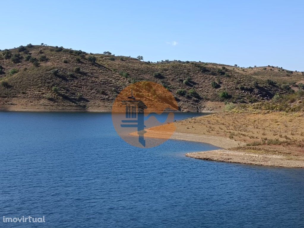 TERRENO COM 52.840 M2 - POSSIBILIDADE DE CONSTRUIR UM PEQ...