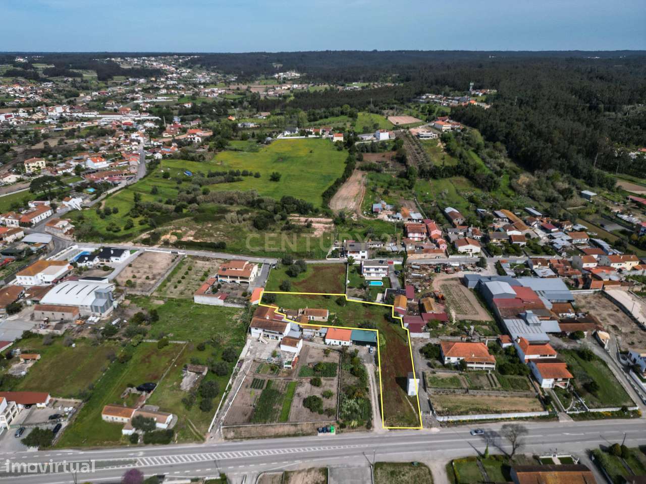 Casa para recuperar com +2500m² de terreno - excelente oportunidade - Grande imagem: 5/34