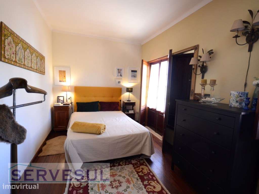 Excelente Oportunidade de Investimento! 1º Andar Duplex de uma Casa...-15