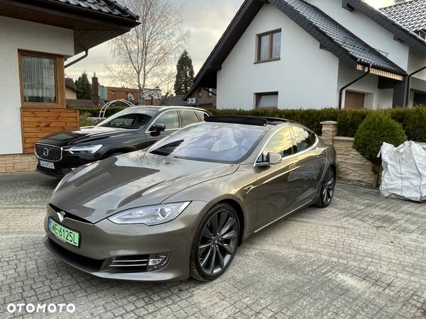 Tesla Model S - 12