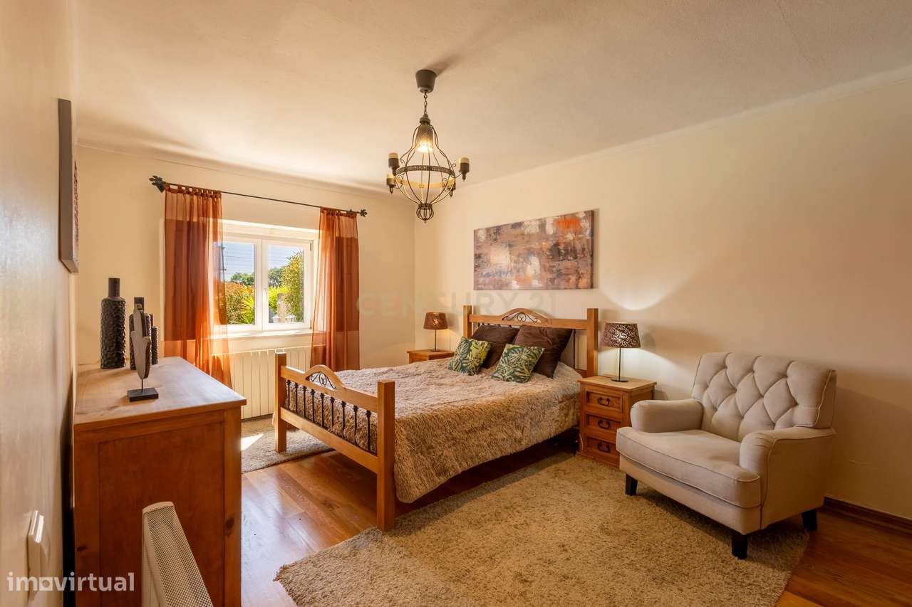 Moradia T5 Térrea com Piscina, Garagem e Lote de 2000 m² – Venda do Al-15