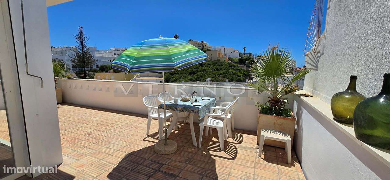 Moradia Moderna Renovada com Vista Mar e Rooftop no Centro de Carvoeir-19