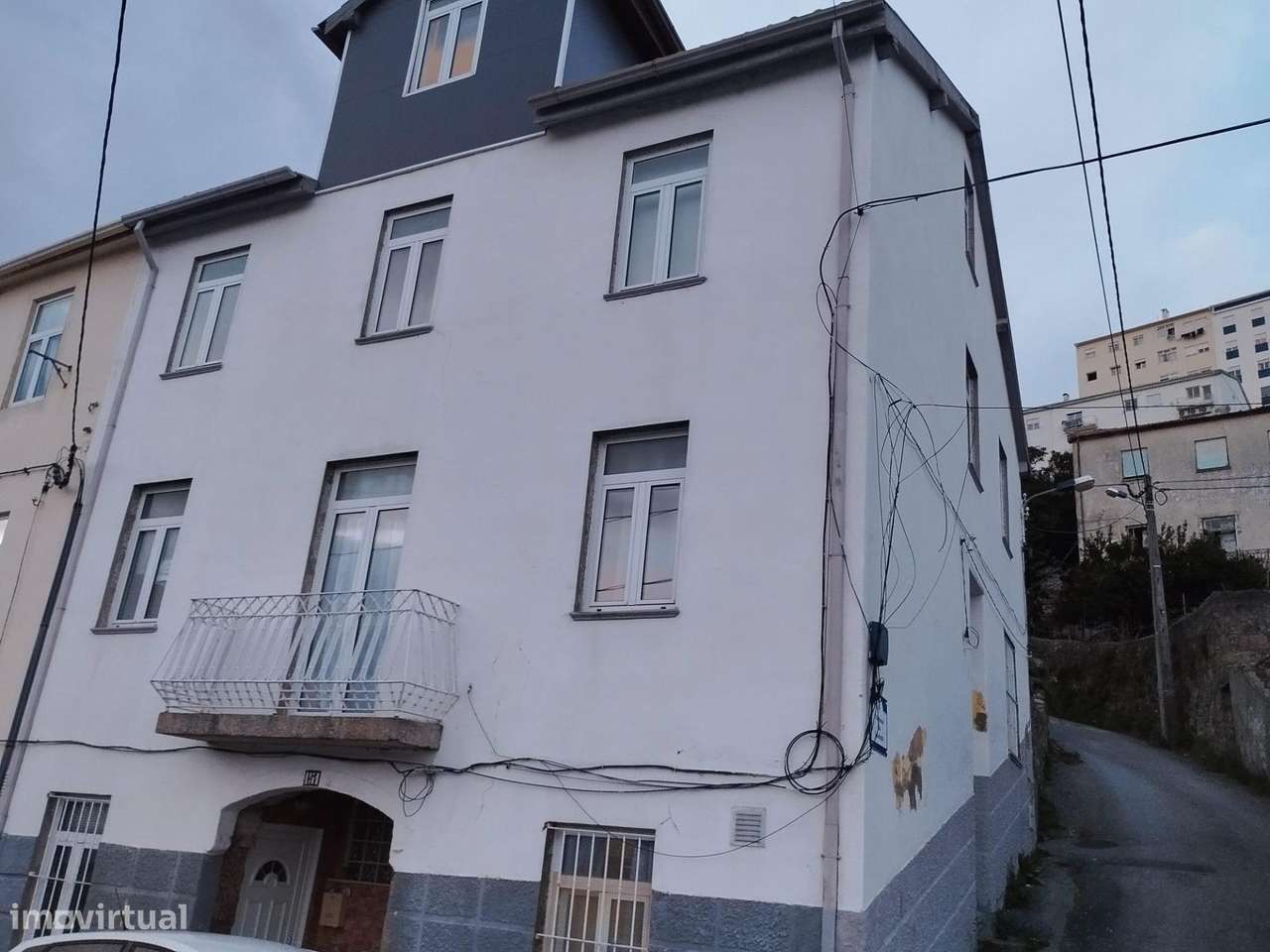 Edifício Junto ao polo das engenharias na covilhã-33
