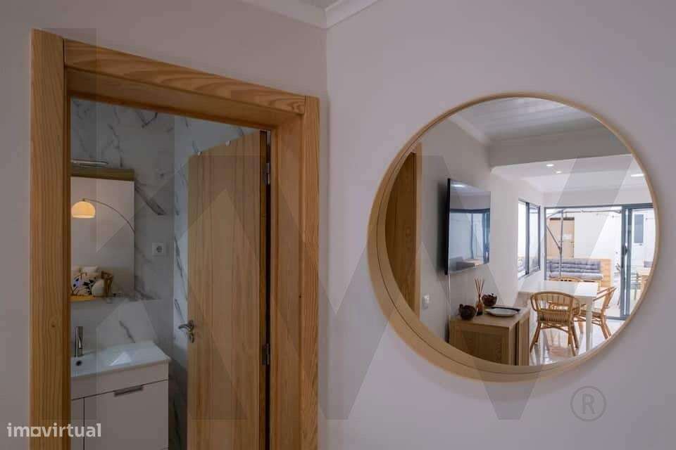 Moradia T5 com Licenciamento de Alojamento Local no Centro de Ponta De-9