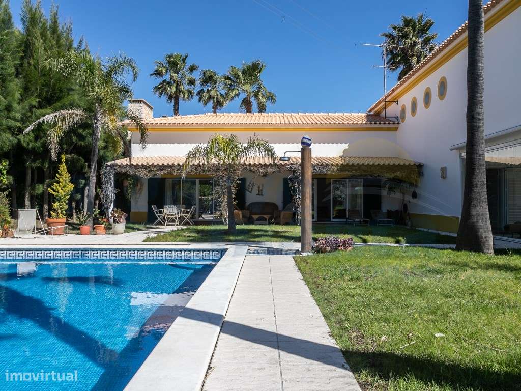 Moradia T5 com Jardim e Piscina + Lote Urbano para construção - Cas...-43