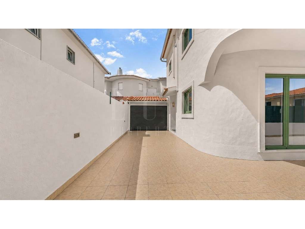 MORADIA T4 TOTALMENTE REMODELADA EM CASCAIS-48
