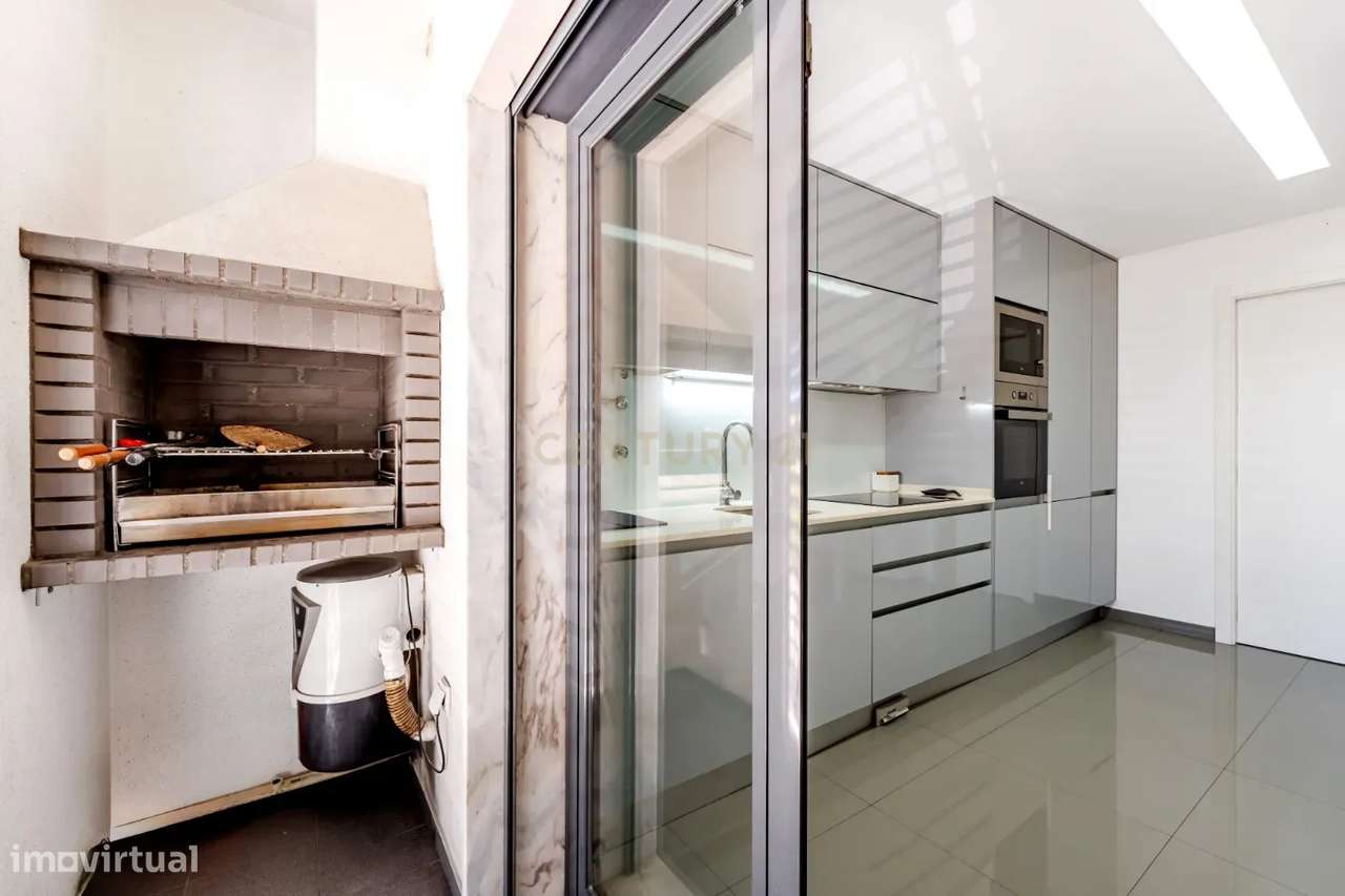 T3+1 Duplex com Box e Churrasqueira | Quinta da Fábrica | Vale de Milh-15