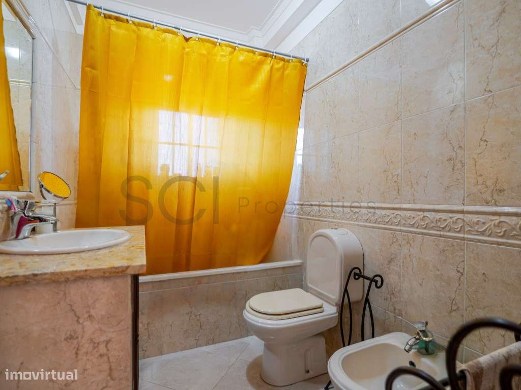 Moradia T5 Independente com Garagem em Fernão Ferro-26