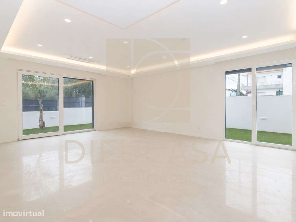 Moradia Isolada T4 c/ Piscina e Garagem-11