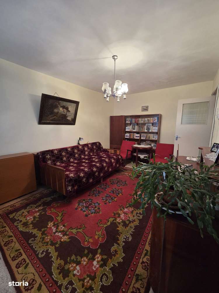 3 Camere confort 1 decomandate Capatul lui 4-8