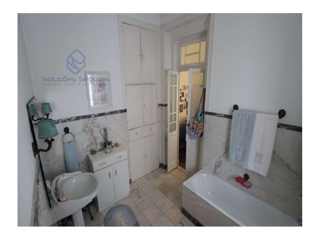 Prédio, com 2 andares com utilizações independente - Centro Moita-8