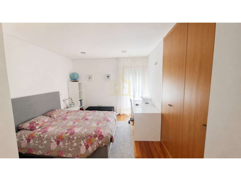 Moradia Geminada T4 Transformada em T3 com 3 Suites | São Pedro (Es...-7