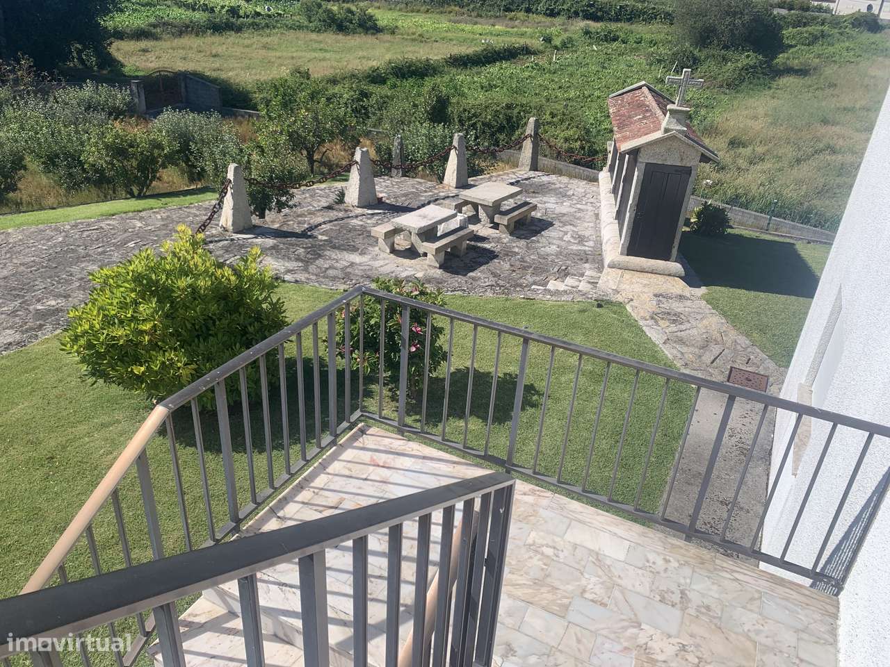 Vivenda com espigueiro e terreno circundante - Grande imagem: 5/12