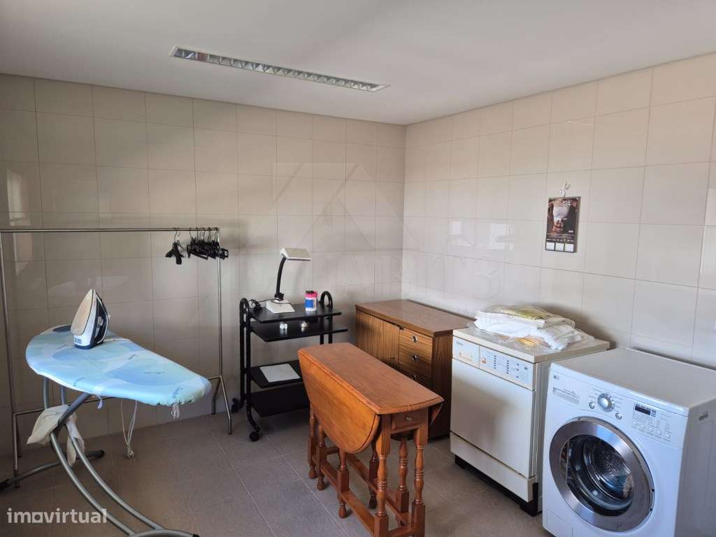 Moradia T4 com jardim-24