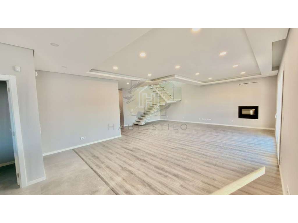 MORADIA T4 COM PISCINA EM AZEITÃO | OPORTUNIDADE A NÃO PERDER-10