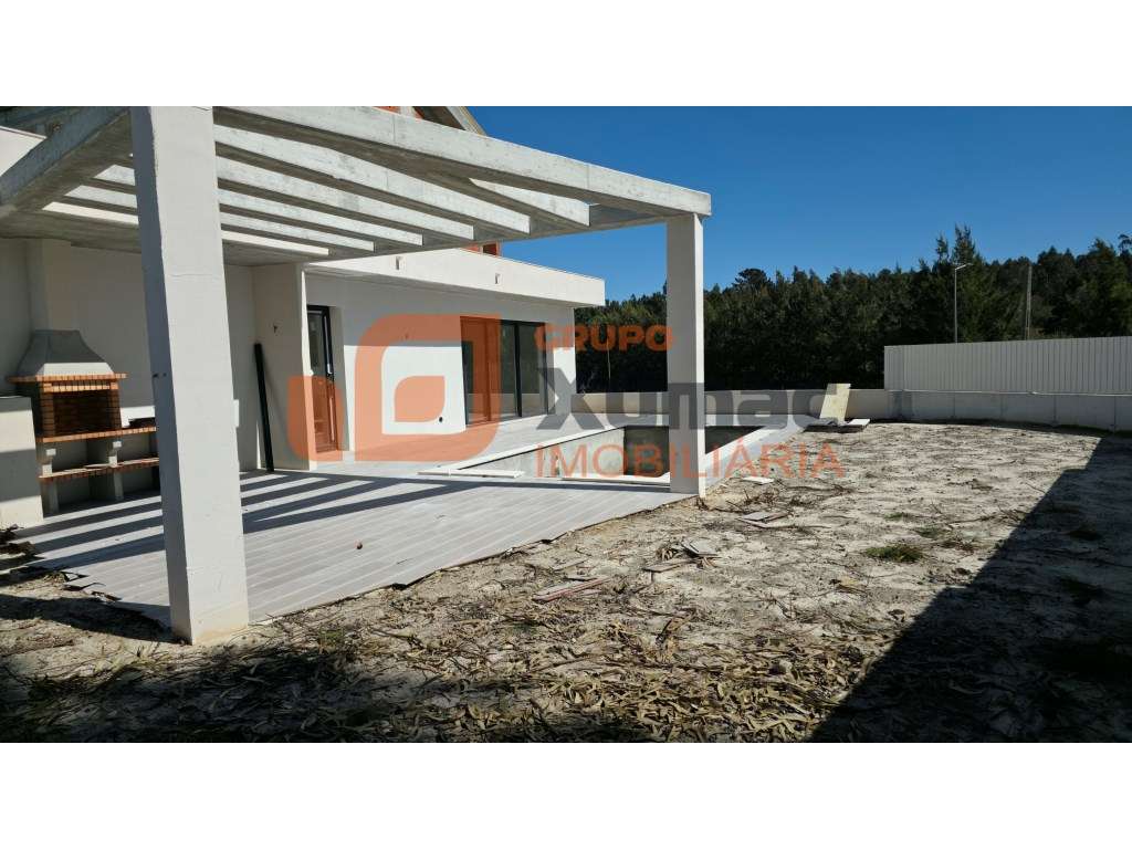Moradia T4 Contemporânea c/ Piscina-39