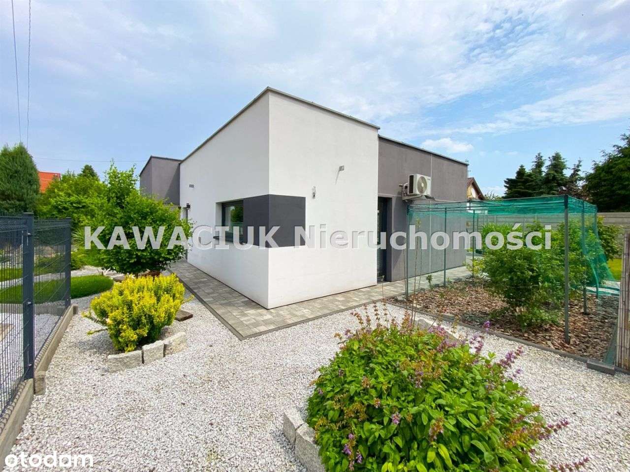 Przepiękny Dom Z Ogródkiem W Dobrej Lokalizacji-12