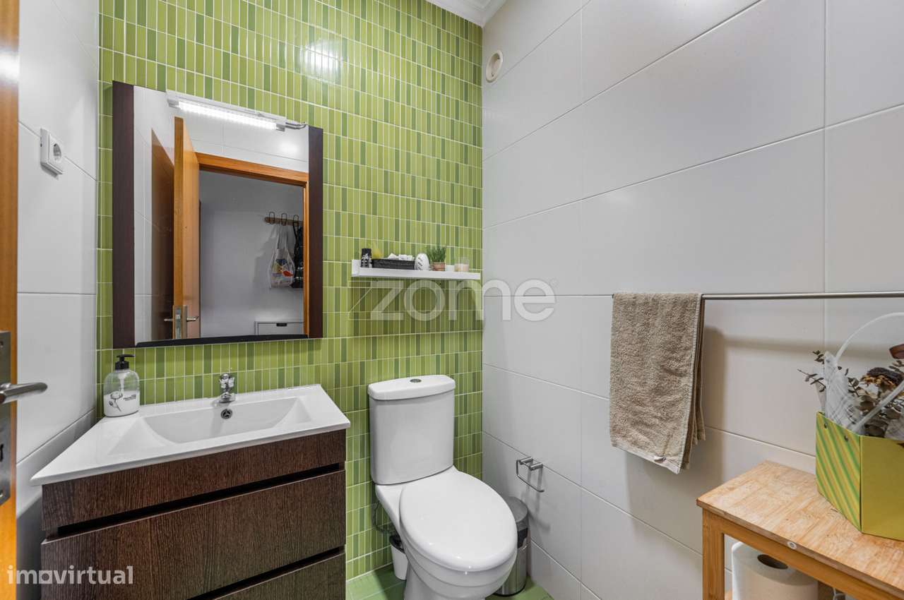 Apartamento T3 com varandas, em Valongo-4