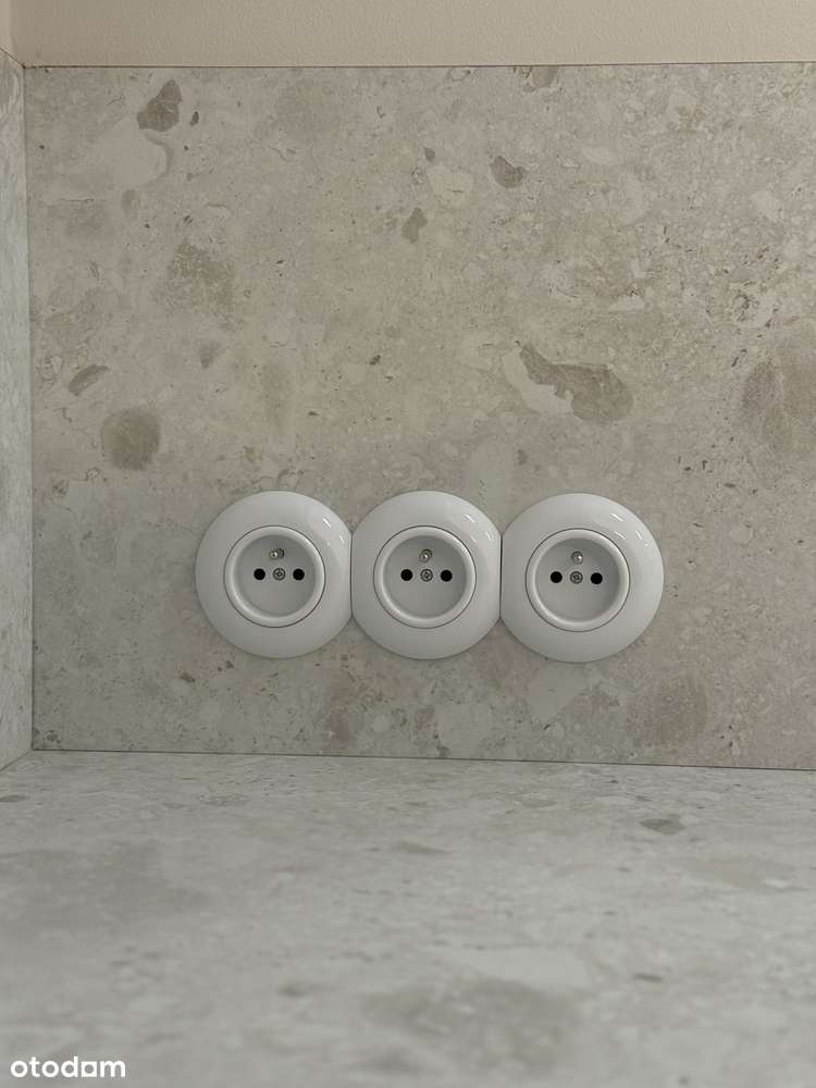 NA SPRZEDAŻ po remoncie GOTOWE do wprowadzenia 2 pokoje CENTRUM-14