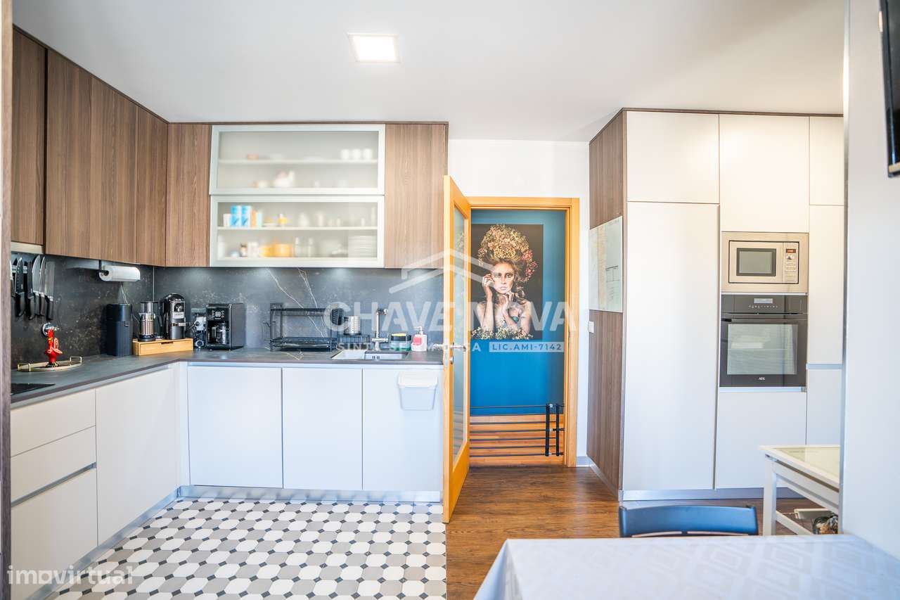 Apartamento T3, com terraço e box 4 carros situado em Campo- Valongo-17