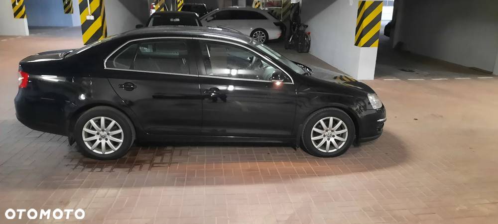 Volkswagen Jetta 2.0 TDI Comfortline - 1