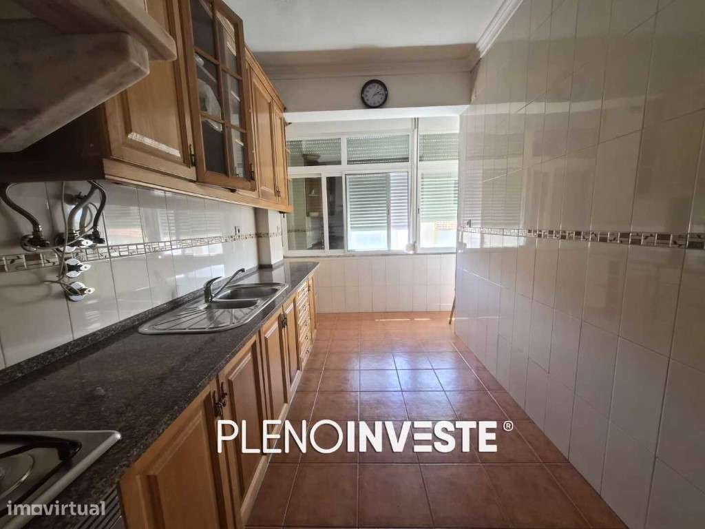 Apartamento T2 com Varandas na Torre da Marinha-15