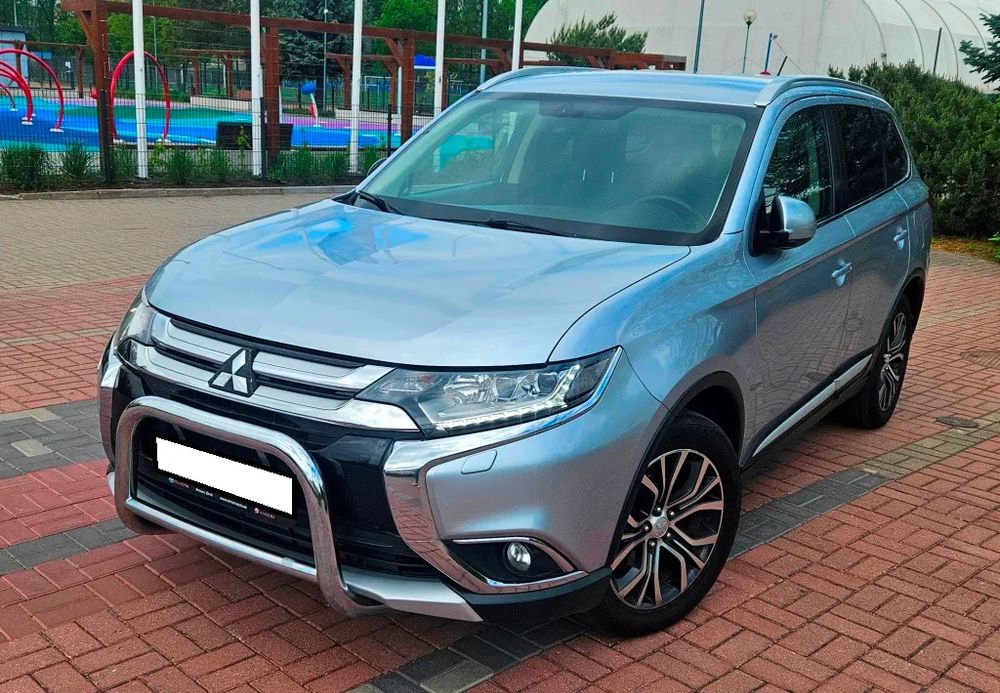 Mitsubishi Outlander III 2.0 4WD Invite 2016
