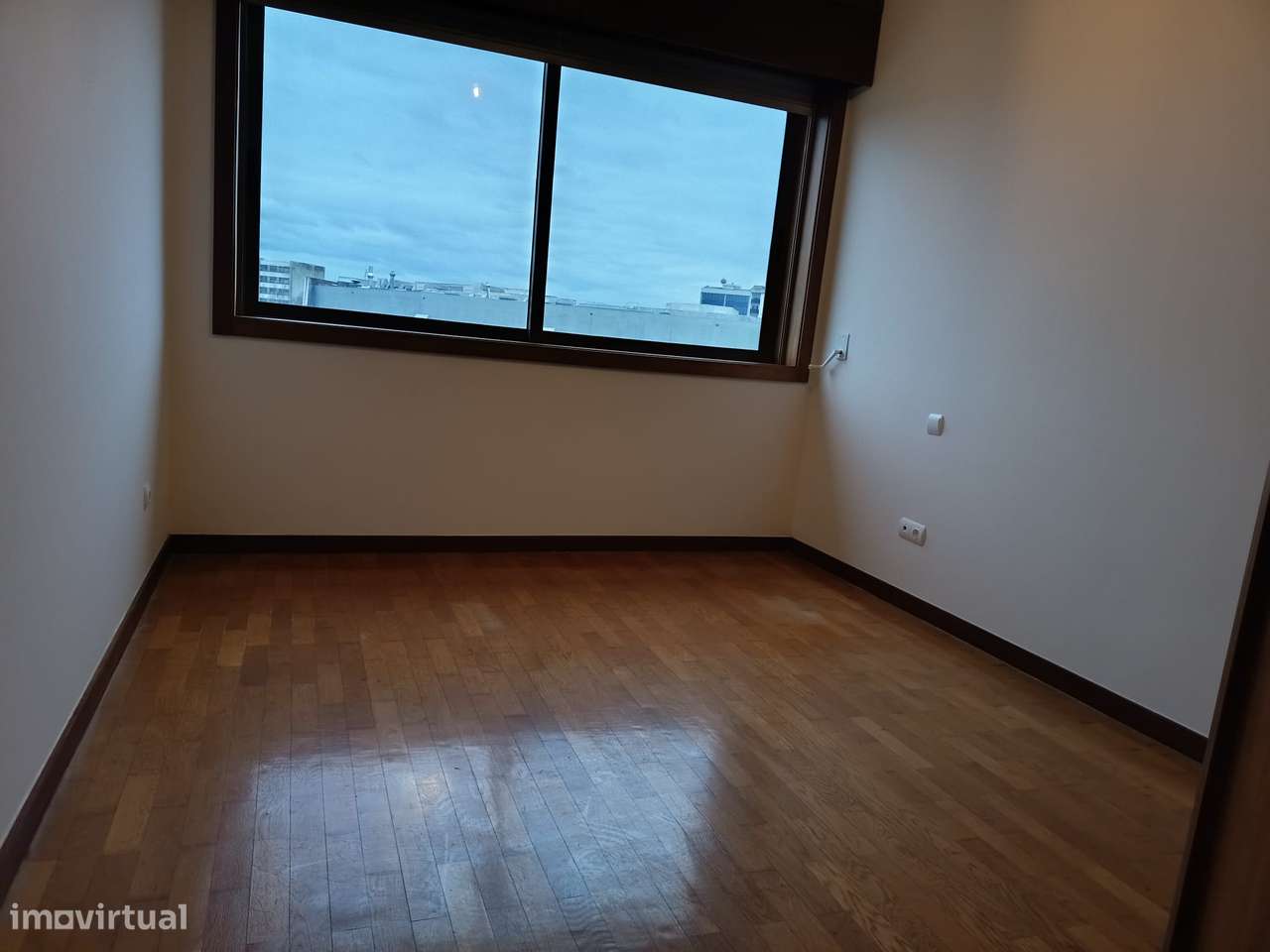 Magnífico T2, com 2 lugares de garagem, junto ao Mira Maia Shopping-13