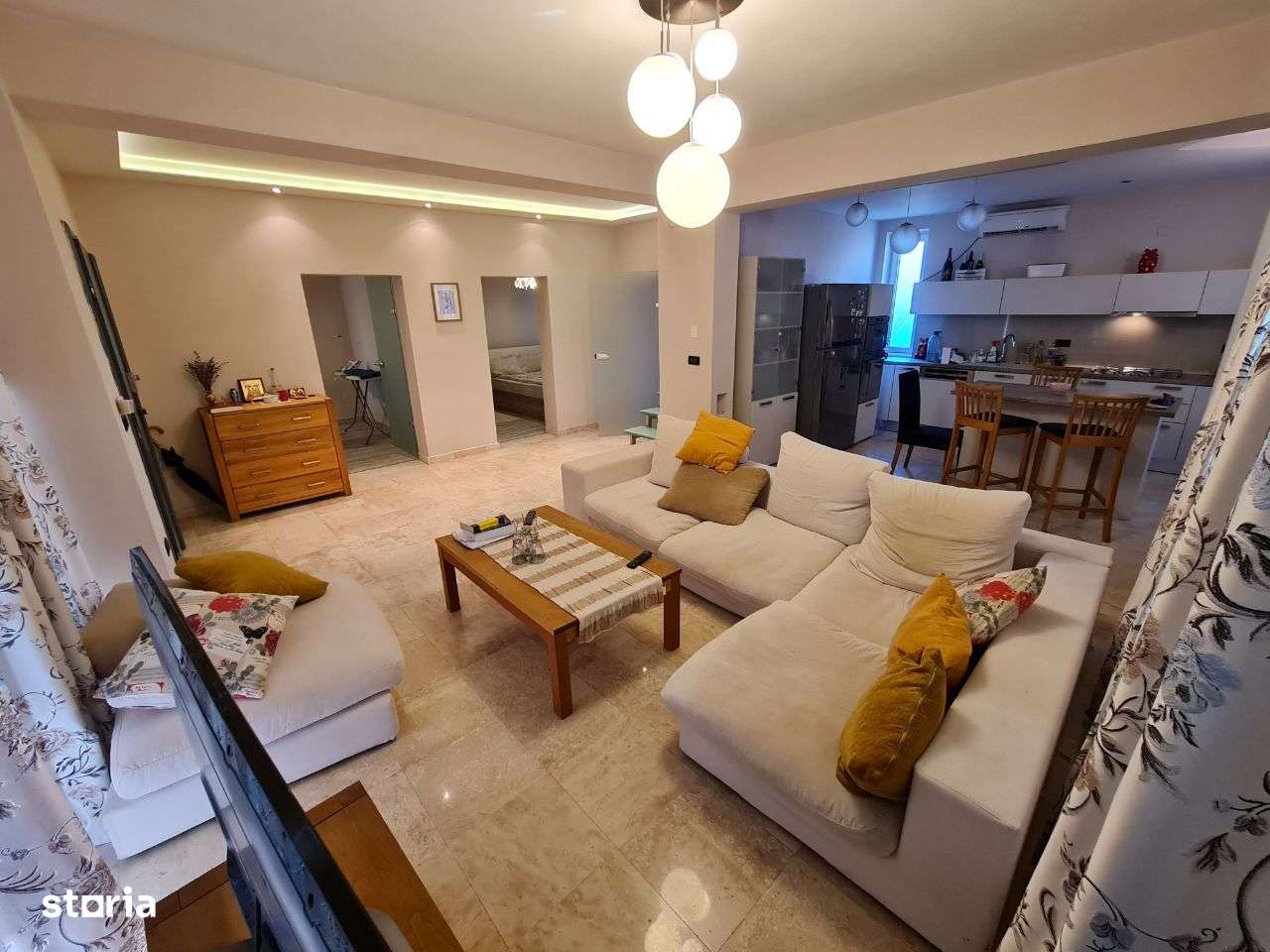 Inchiriez casa/vila Ultramoderna zona Vlaicu 7 camere singur in curte - Imagine principală: 4/20