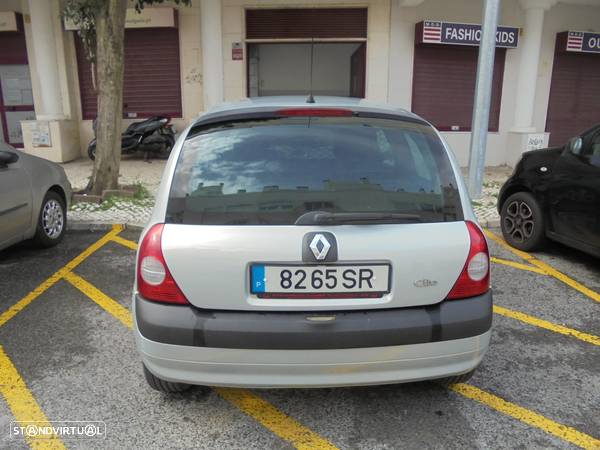 Renault CLIO - 16