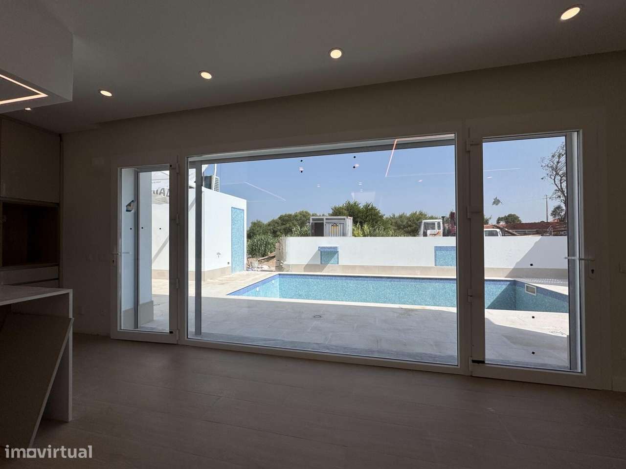 Nova Moradia T4 com Piscina na Vila de Azeitão-3