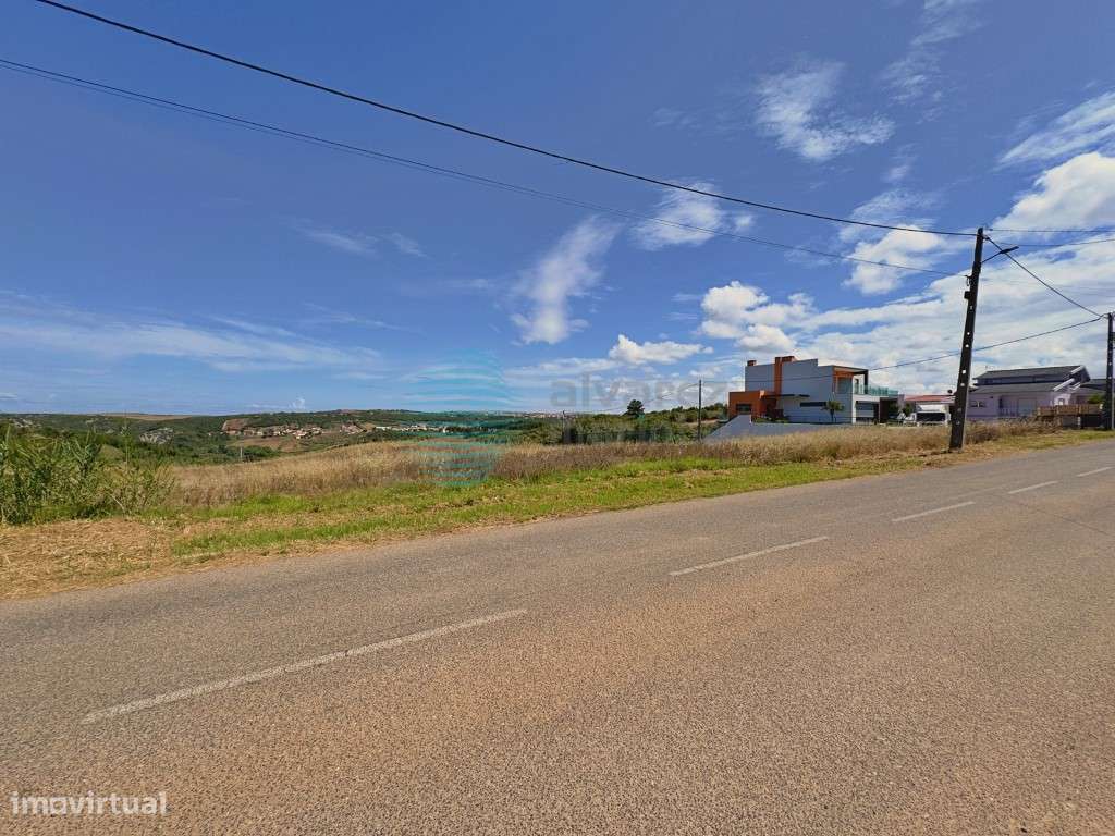 Terreno plano com 9.120m² - Grande imagem: 4/9